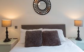 Central Tower Bridge Apartment